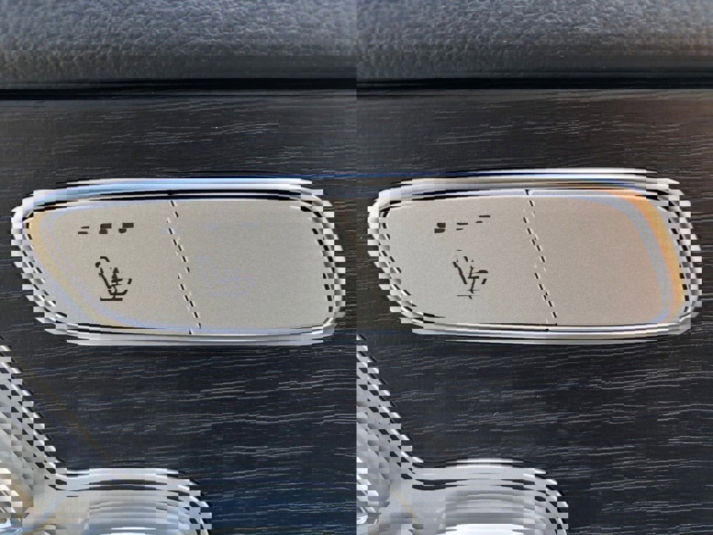 Used 2022 Mercedes-Benz GLC 300 4MATIC w/ Premium Package Lite image 13