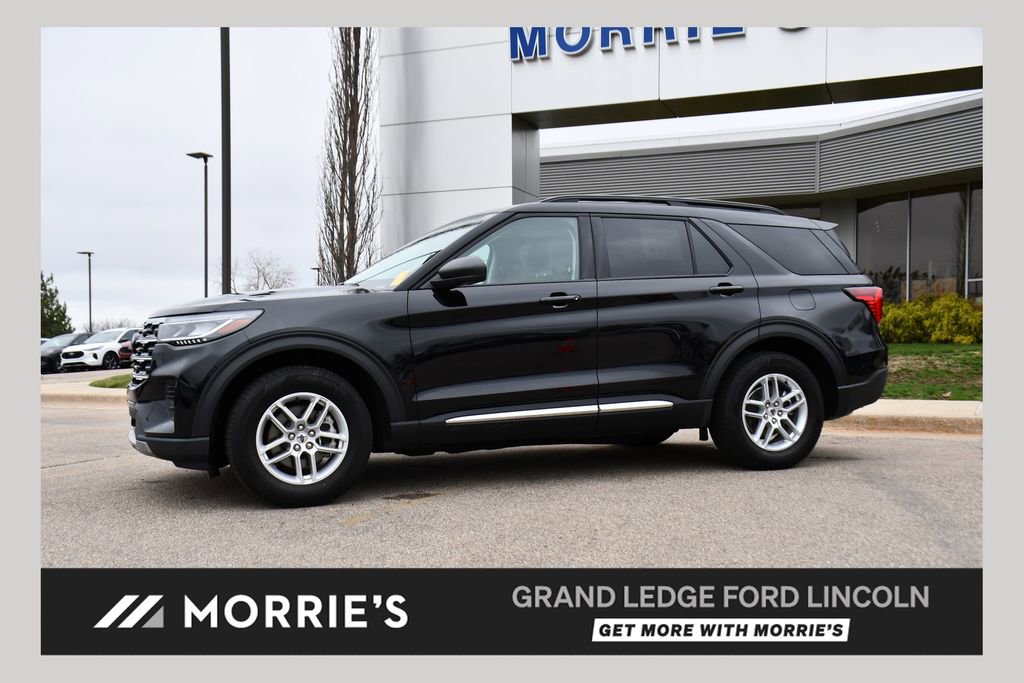 Used 2025 Ford Explorer Active AWD/4WD image 1