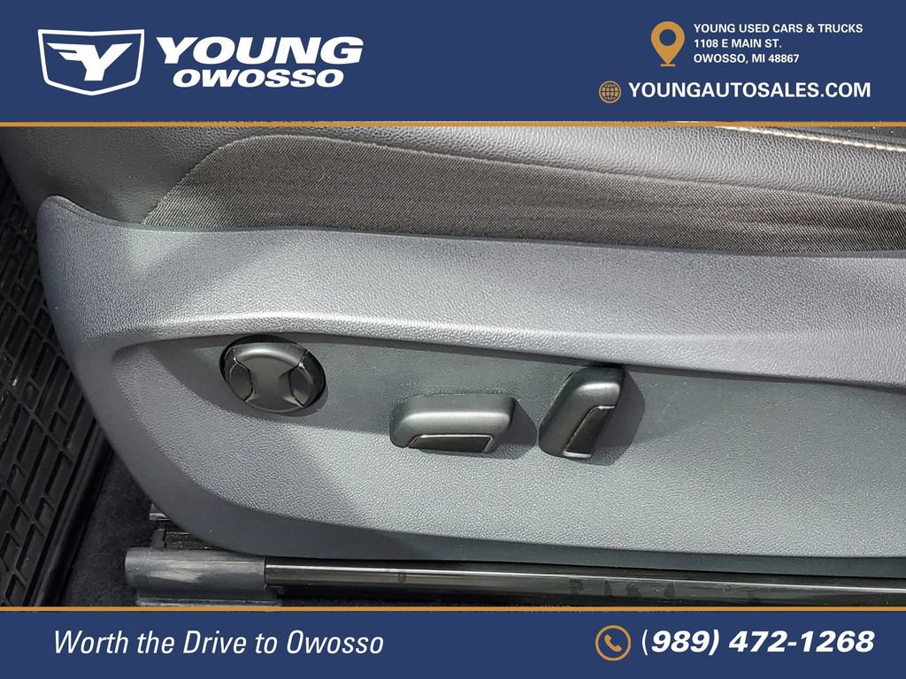 Used 2022 Volkswagen Tiguan SE w/ Panoramic Sunroof Package AWD/4WD image 8