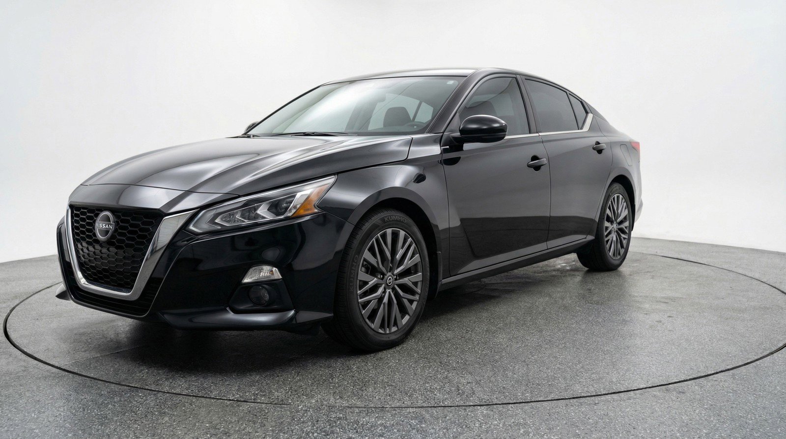 Used 2025 Nissan Altima 2.5 SV image 3