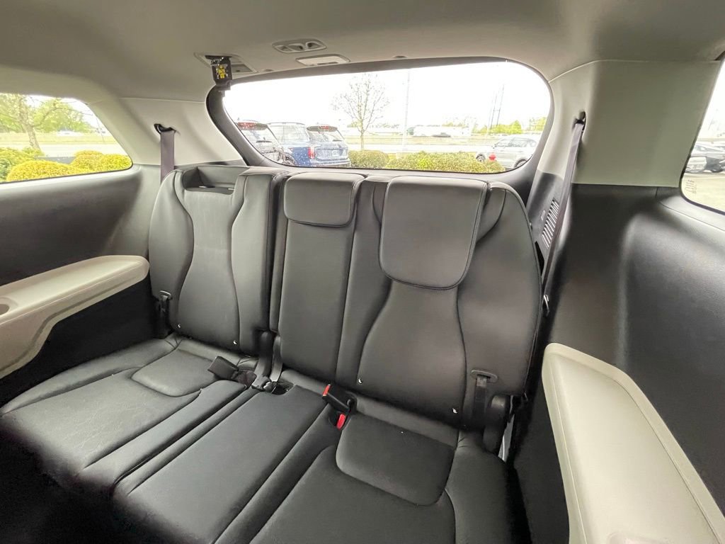 Used 2024 Kia Carnival LX image 26
