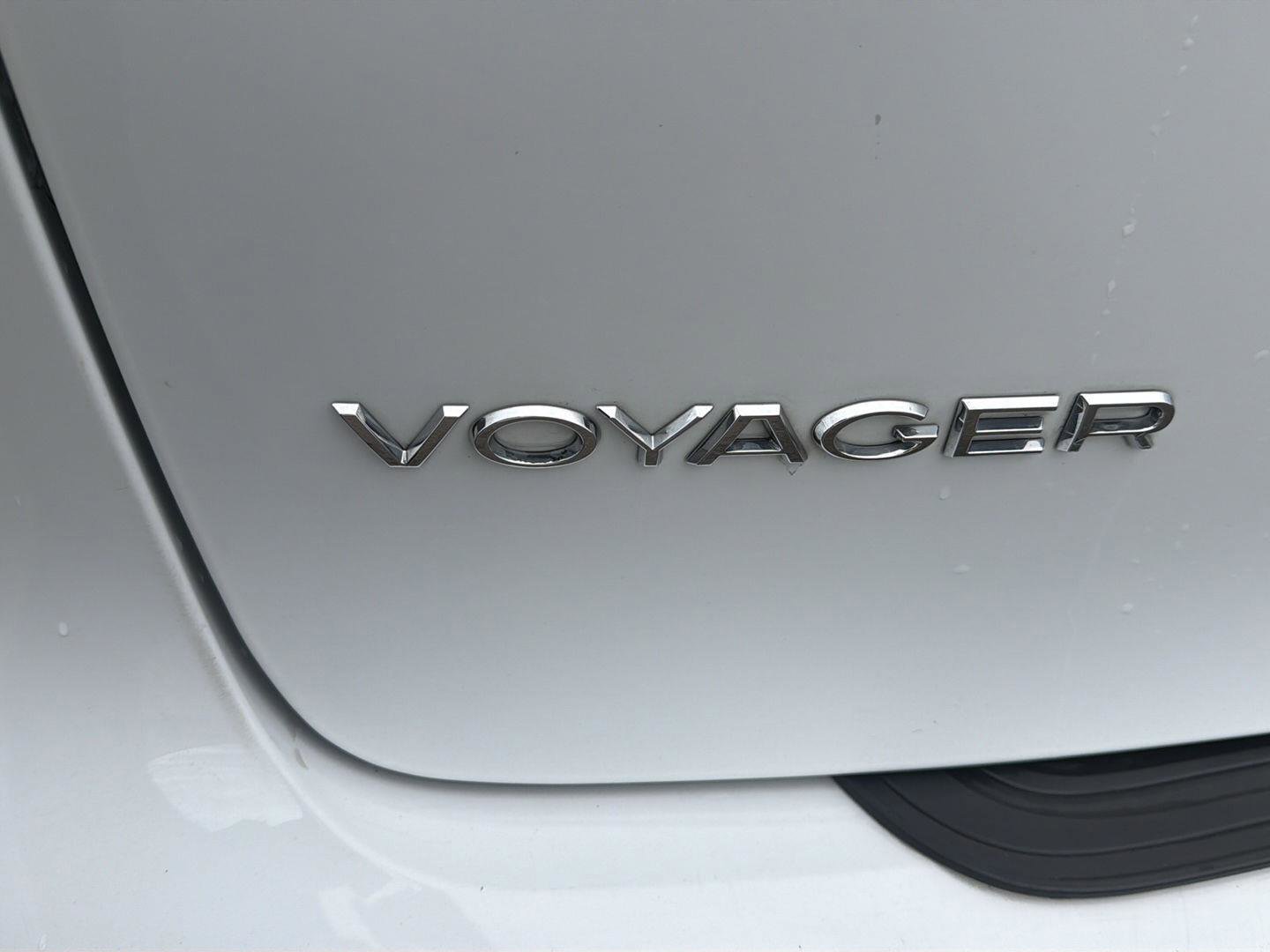 Used 2021 Chrysler Voyager Lxi FWD image 10