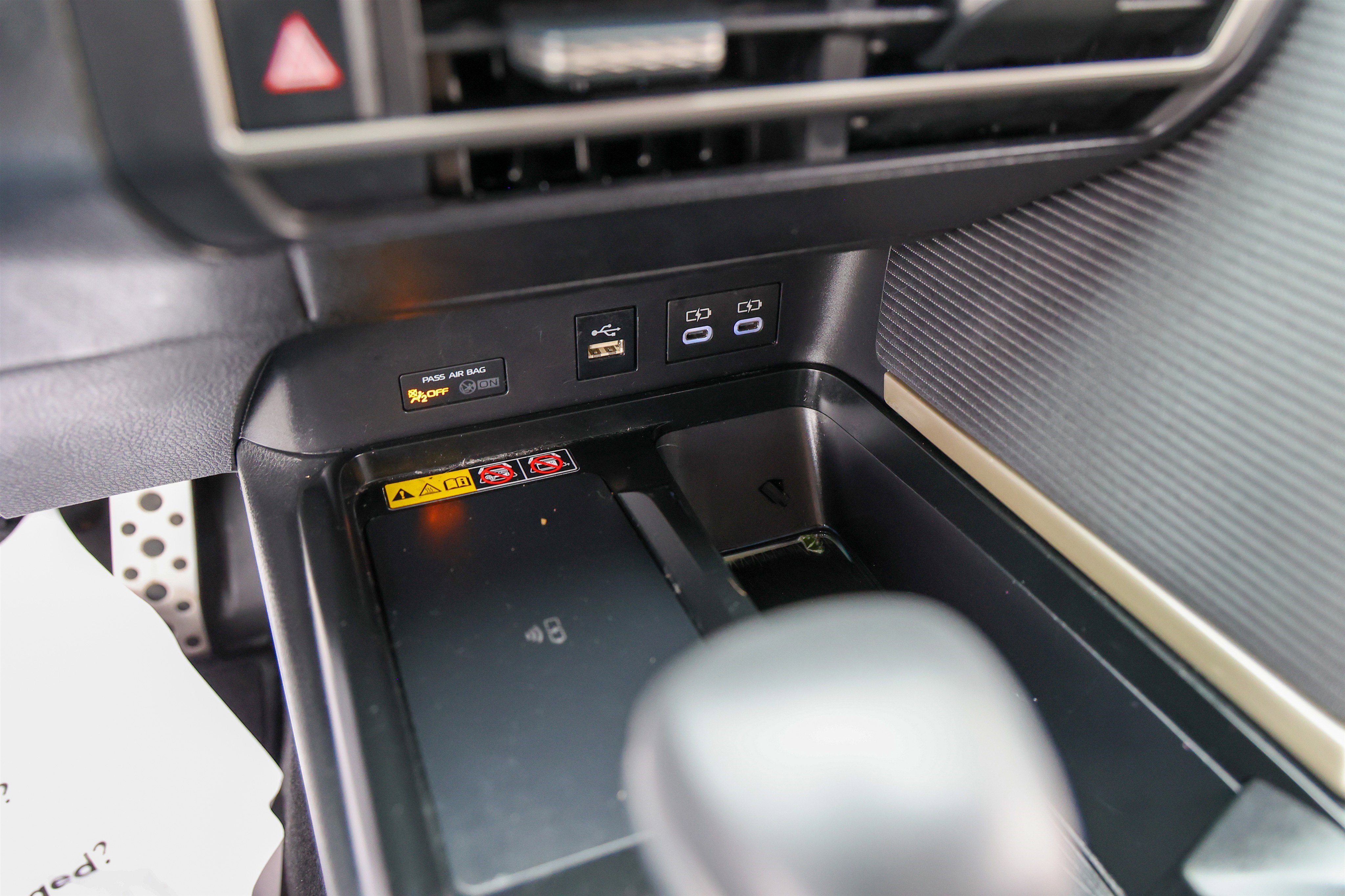 Used 2025 Toyota Camry SE w/ Convenience Package image 24