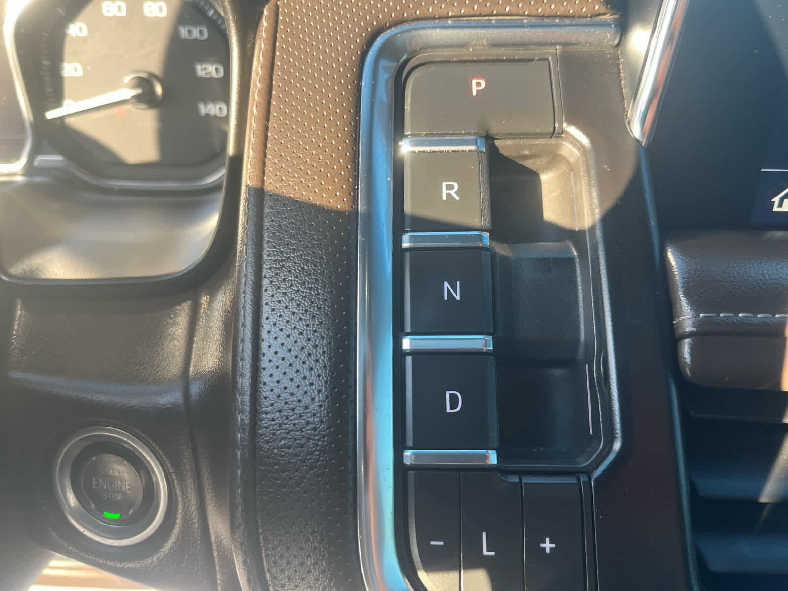 Used 2021 GMC Yukon XL SLT w/ SLT Premium Package image 18