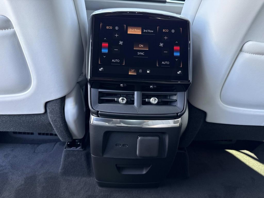 New 2026 Cadillac Vistiq Luxury image 16