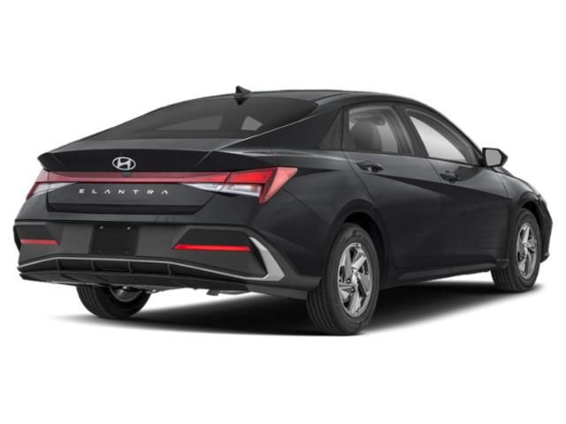 New 2026 Hyundai Elantra SE FWD image 3