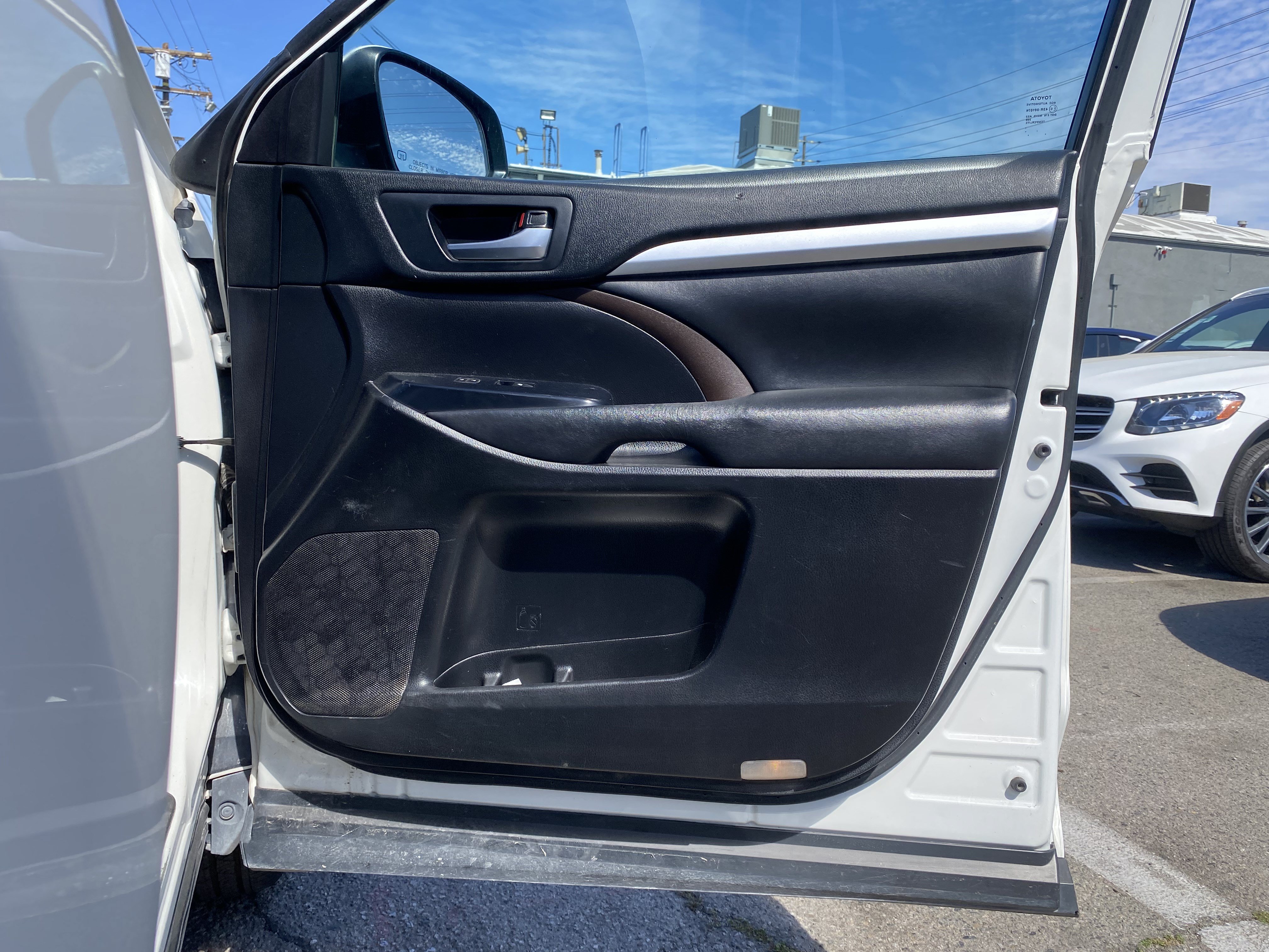Used 2019 Toyota Highlander XLE FWD image 29