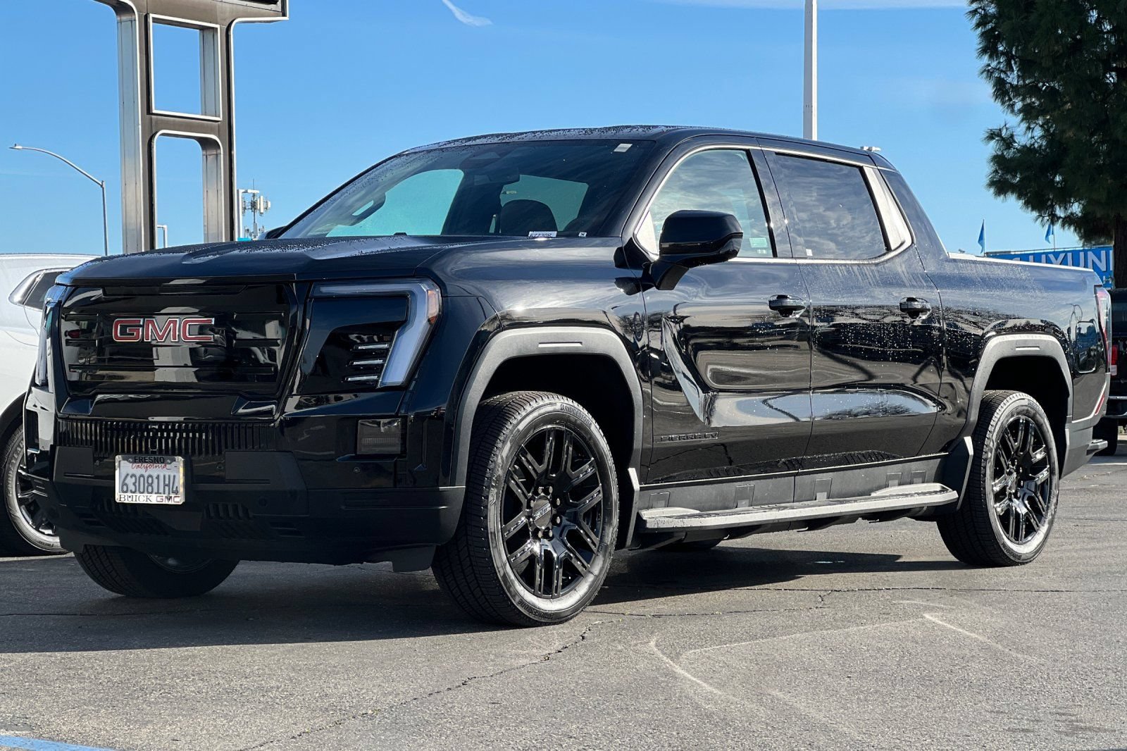 Used 2026 GMC Sierra EV Elevation w/ LPO, Elevation Dark Package AWD/4WD image 8