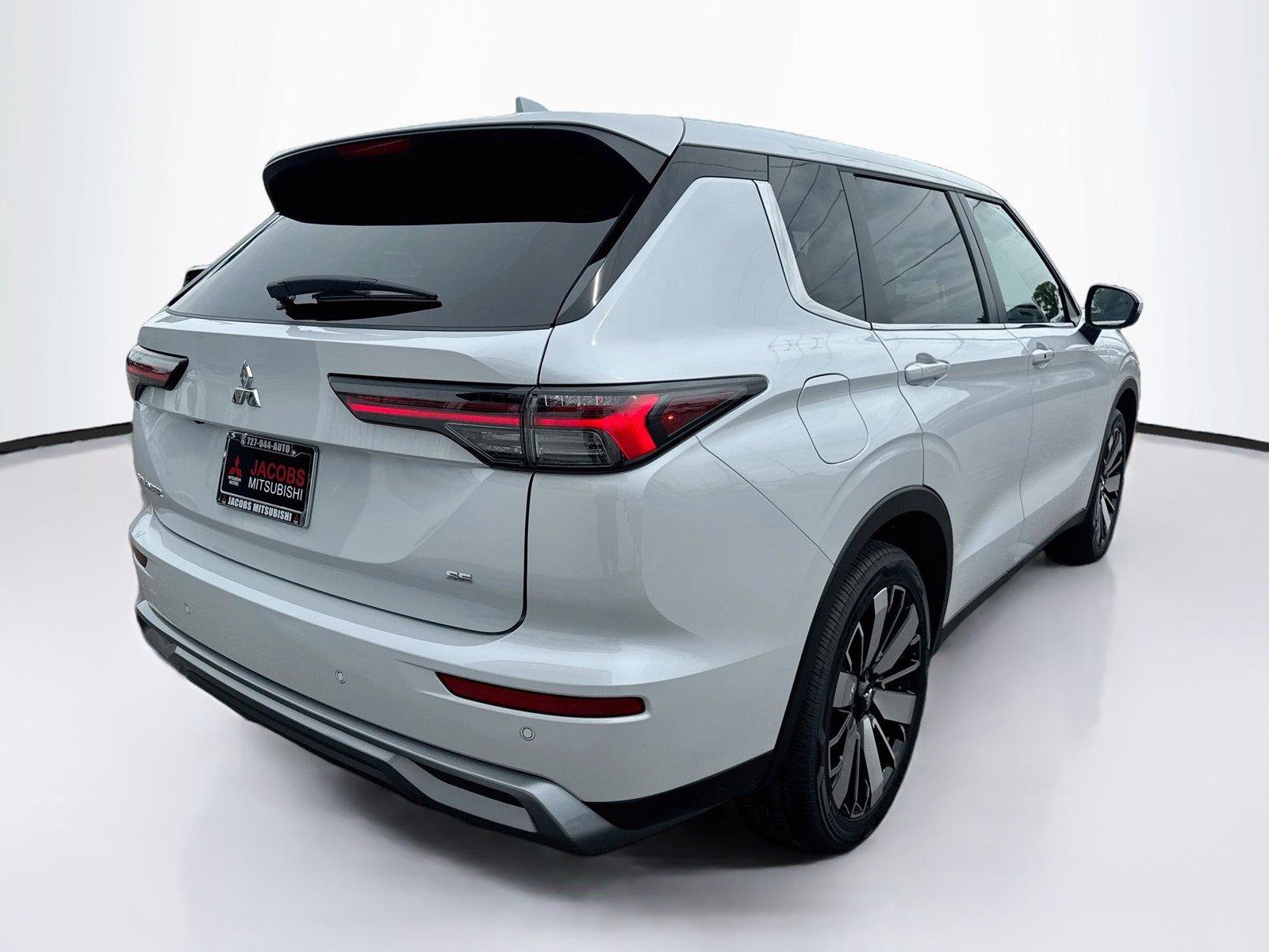 New 2026 Mitsubishi Outlander SE FWD image 5