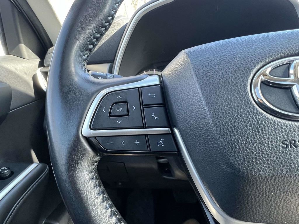 Used 2023 Toyota Highlander XLE image 34
