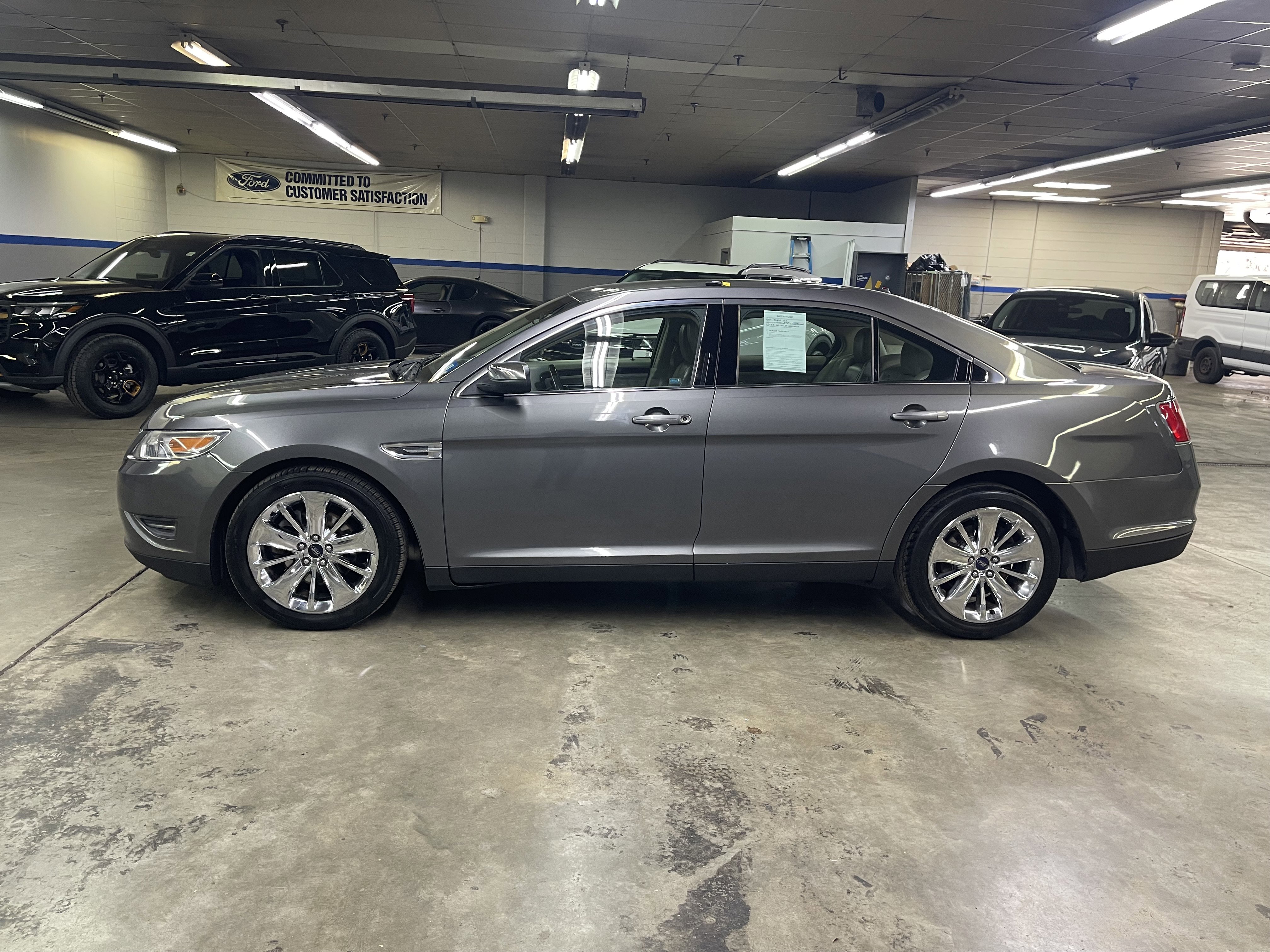 Used 2011 Ford Taurus Limited w/ 302A Rapid Spec Order Code image 4