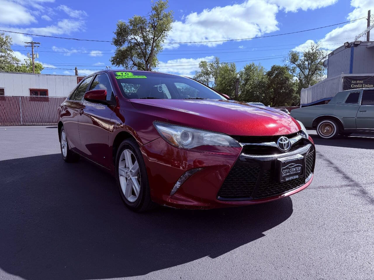 Used 2016 Toyota Camry SE FWD image 2