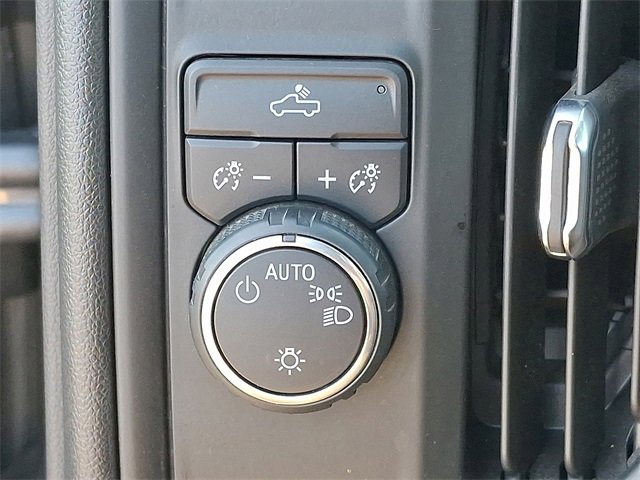 Used 2020 Chevrolet Silverado 1500 Custom w/ Custom Value Package image 17