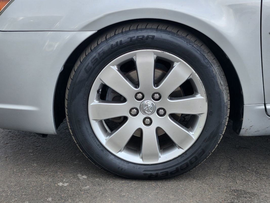 Used 2005 Toyota Avalon XLS FWD image 12