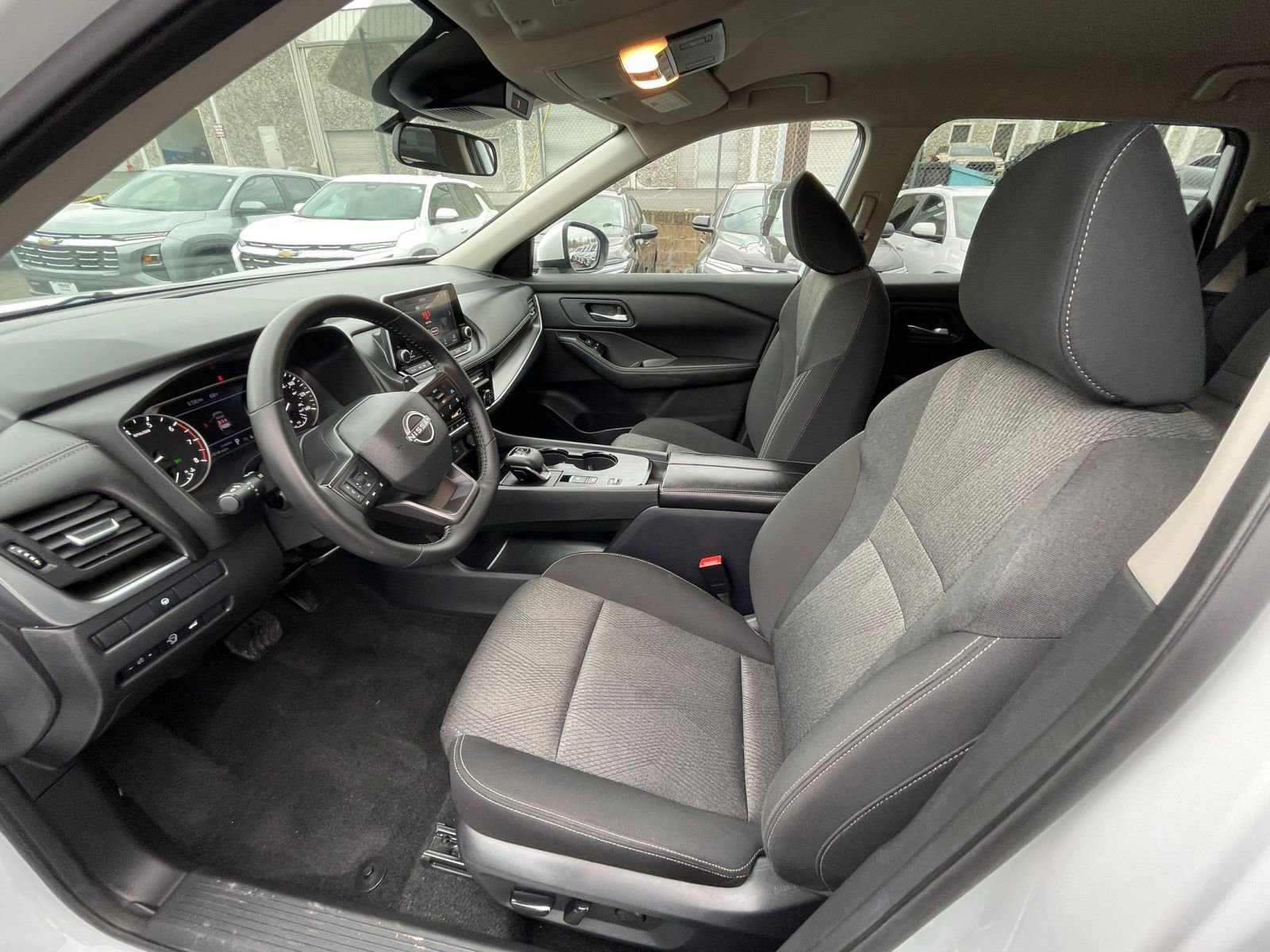 Used 2025 Nissan Rogue SV image 29