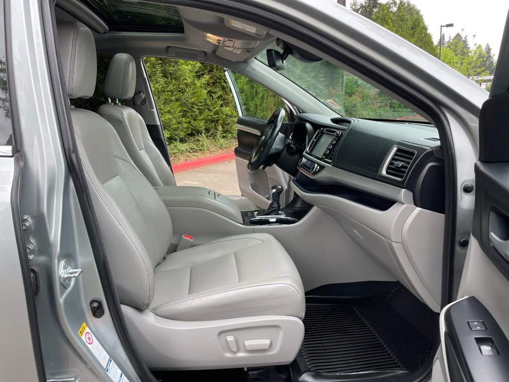 Used 2018 Toyota Highlander XLE AWD/4WD image 27