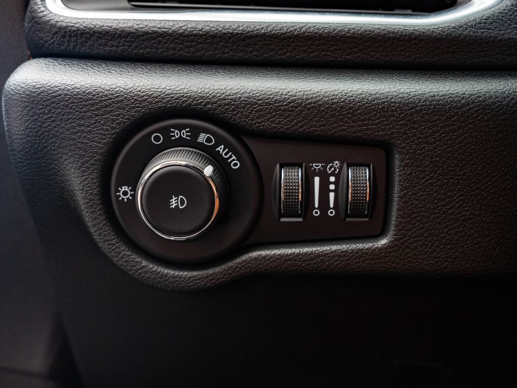 Used 2024 Chrysler Pacifica Pinnacle AWD/4WD image 44