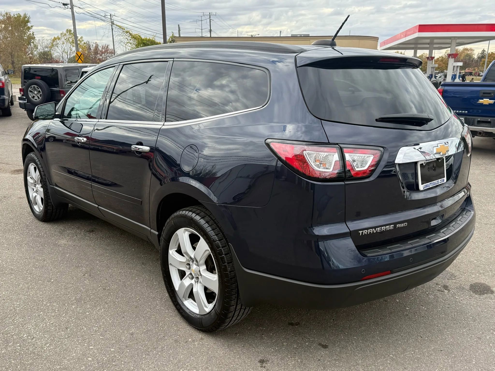 Used 2017 Chevrolet Traverse LT w/ Style and Technology Package image 7