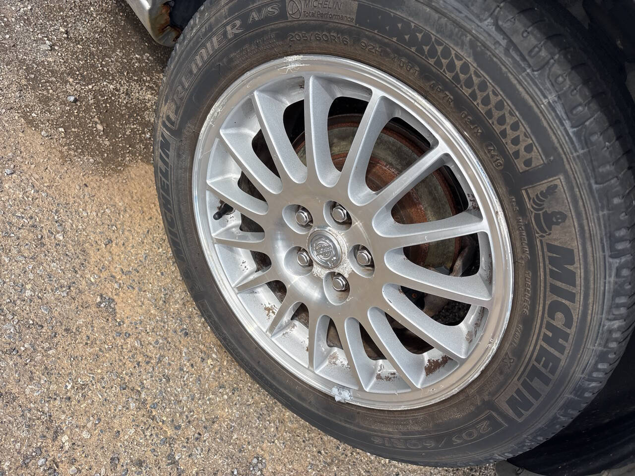 Used 2005 Chrysler Sebring Touring FWD image 15
