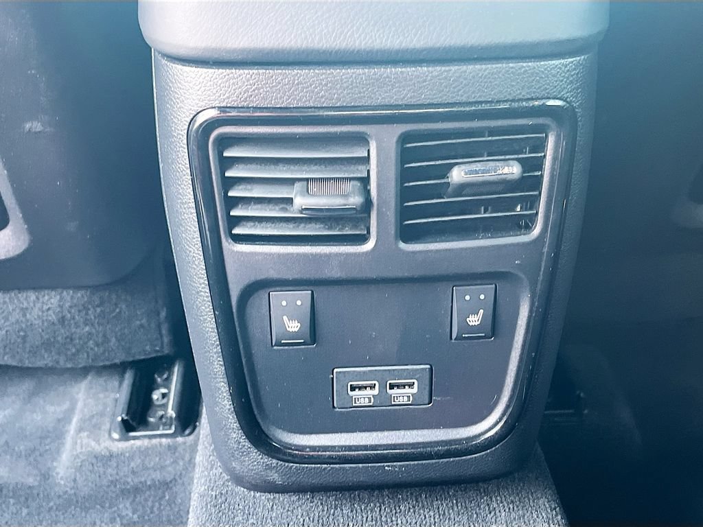 Used 2023 Chrysler 300 C RWD image 27