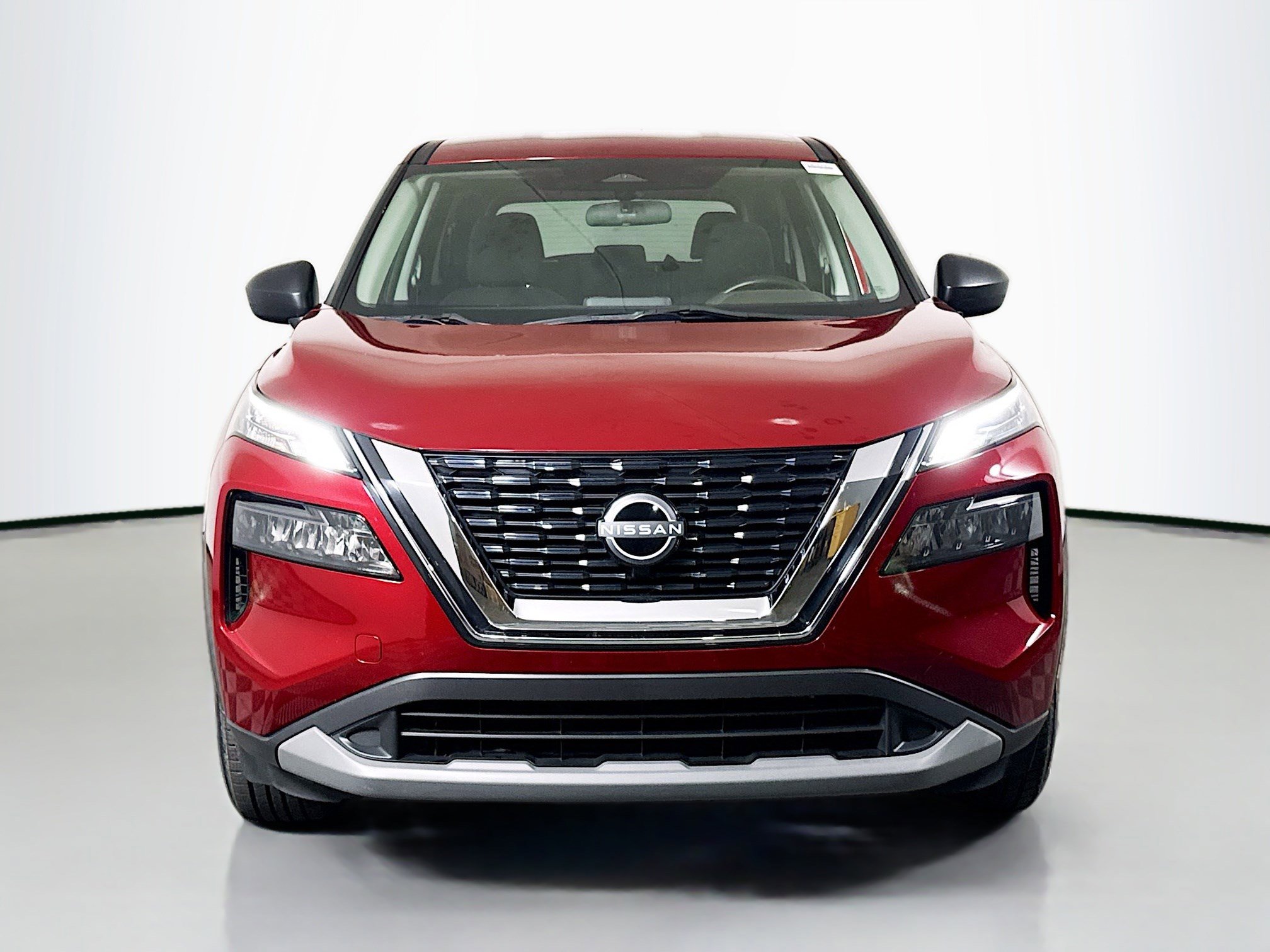 Used 2023 Nissan Rogue S image 2