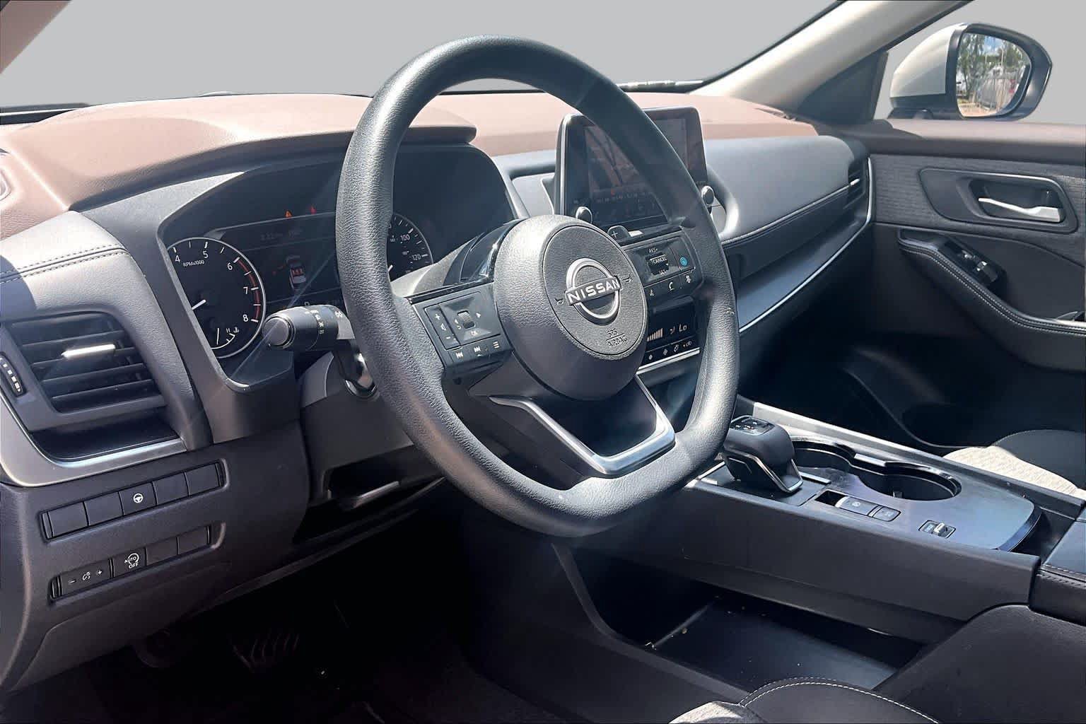 Certified 2023 Nissan Rogue SV FWD image 18