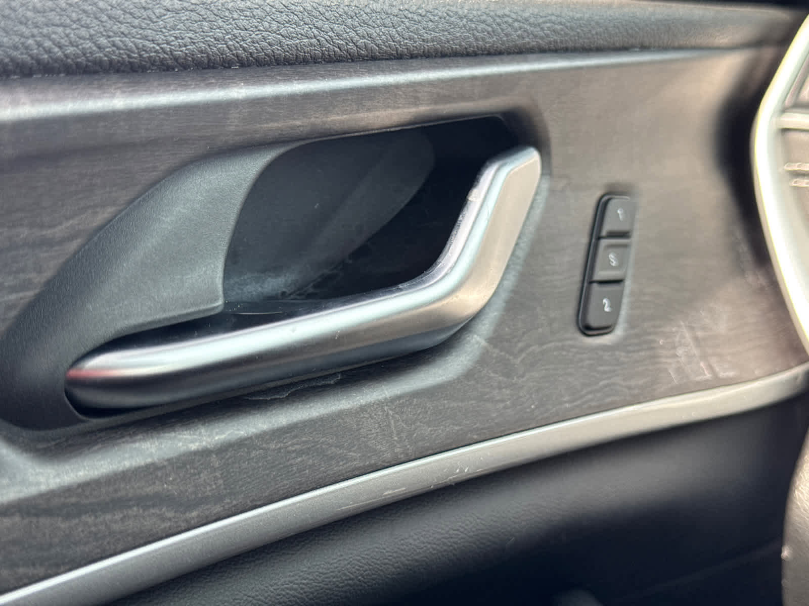 Used 2023 Jeep Grand Cherokee Limited w/ Luxury Tech Group II image 24