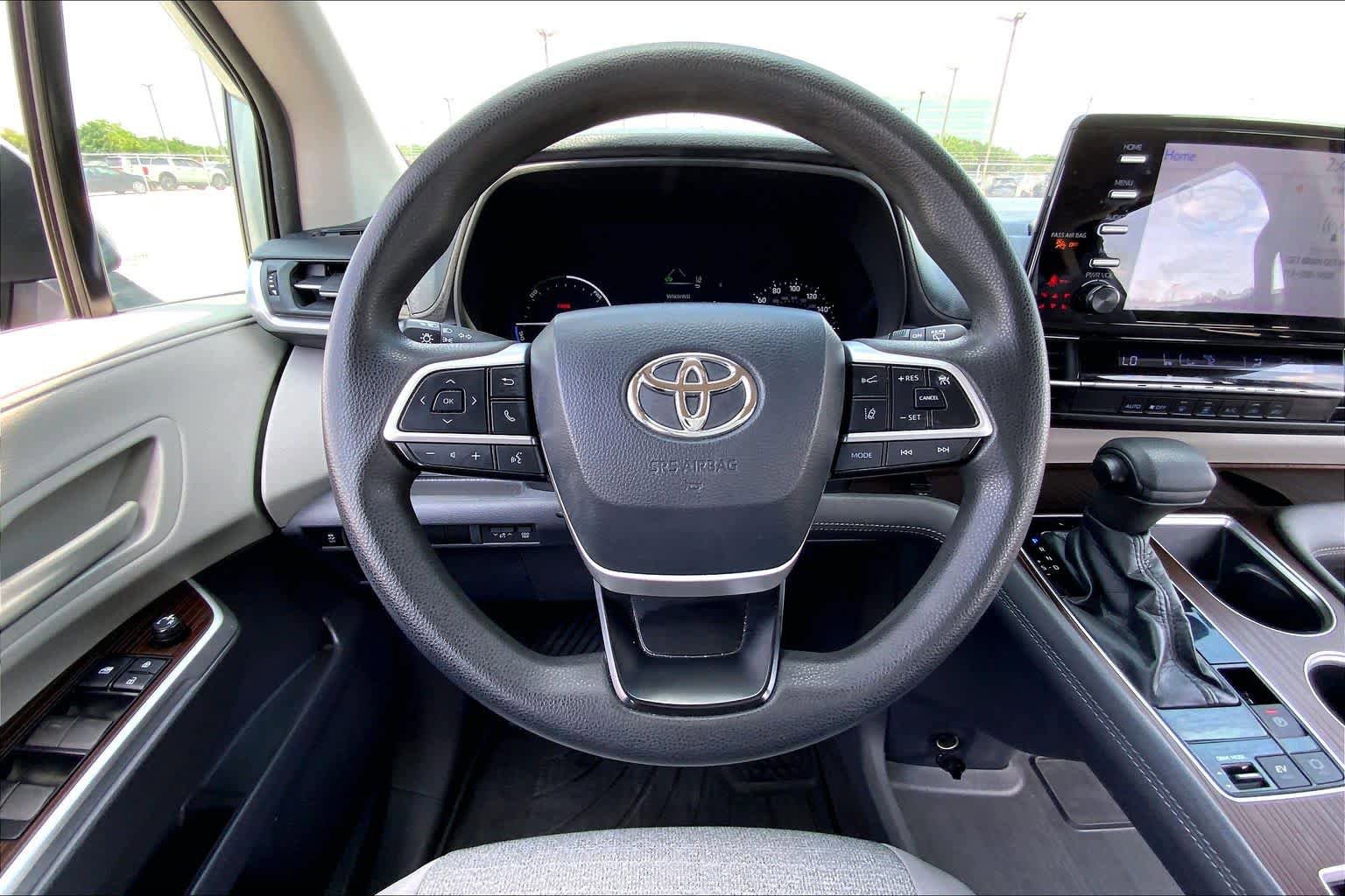 Used 2021 Toyota Sienna LE FWD image 6