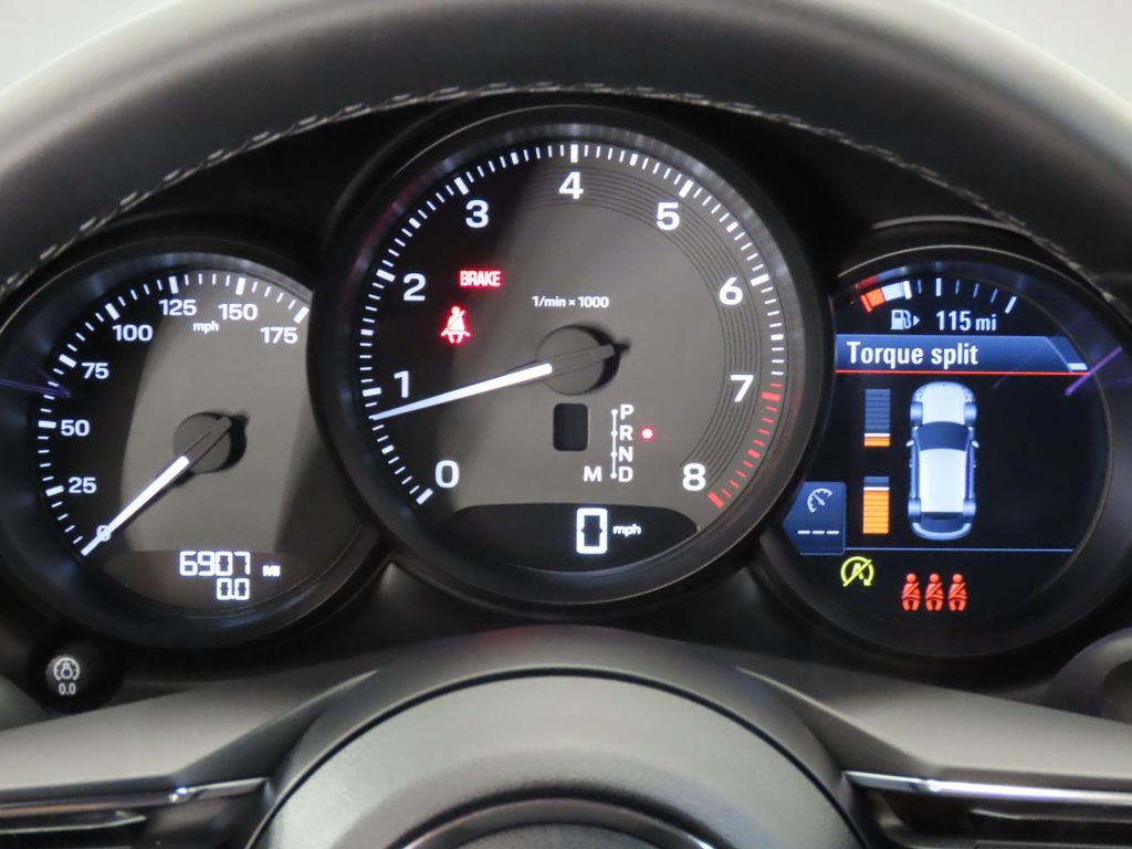 Certified 2026 Porsche Macan AWD/4WD image 17