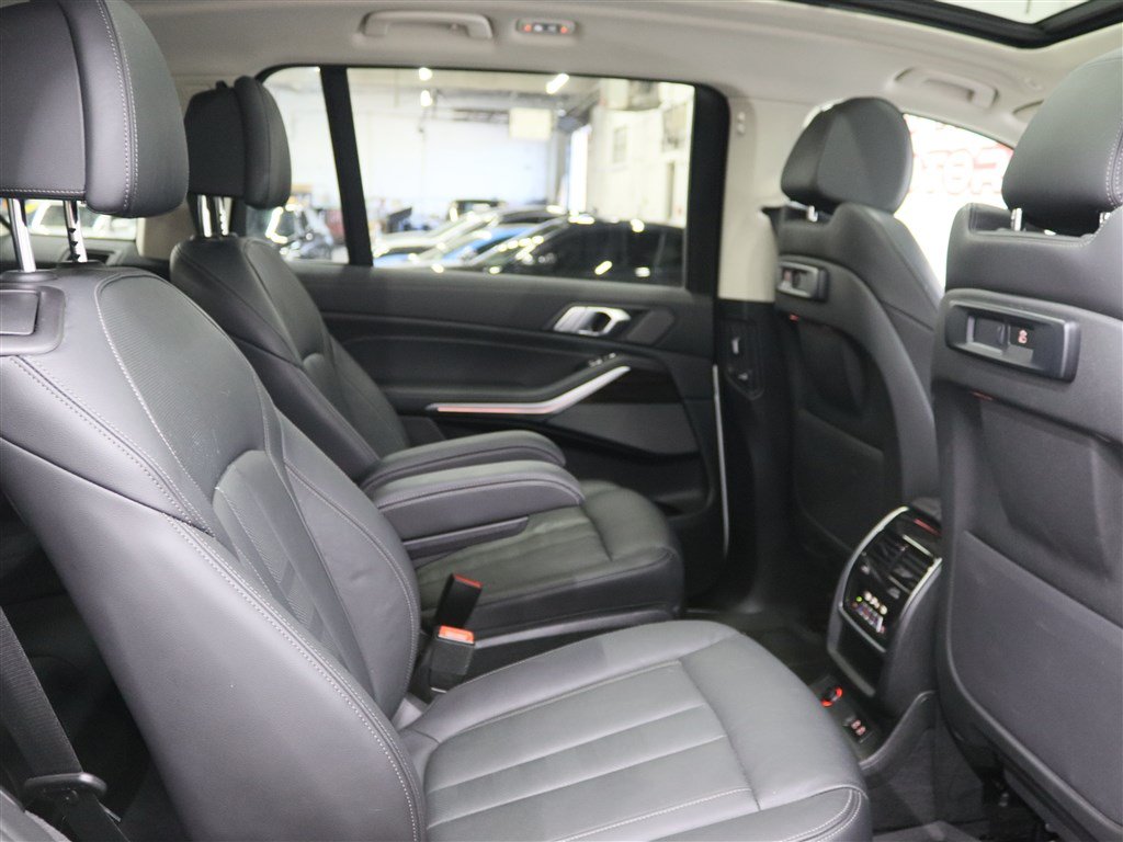 Used 2021 BMW X7 xDrive40i w/ Premium Package AWD/4WD image 25