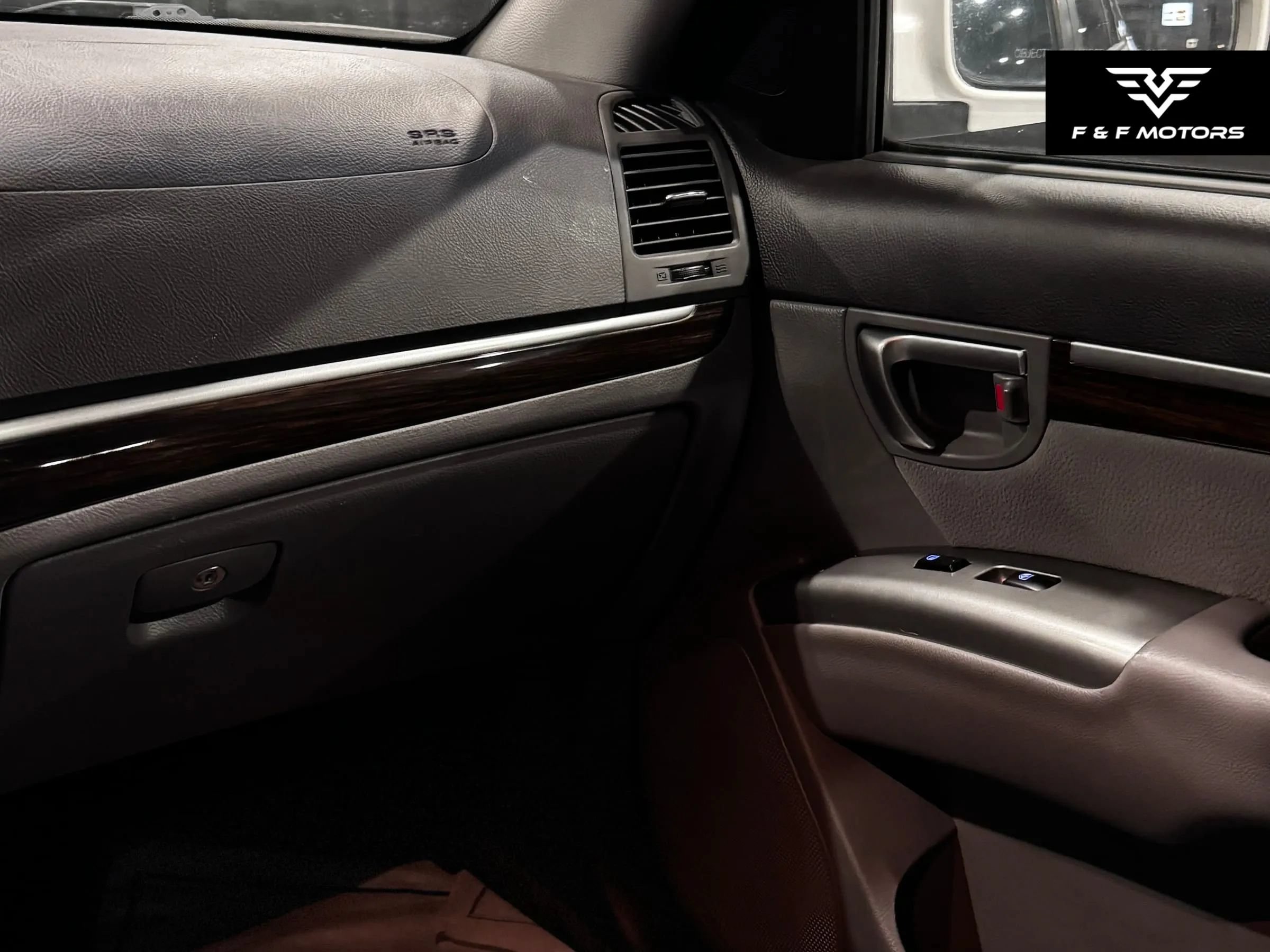 Used 2011 Hyundai Santa Fe SE w/ Premium Pkg 3 AWD/4WD image 18