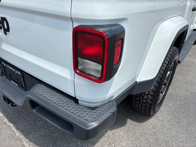 Used 2021 Jeep Gladiator Overland w/ Trailer Tow Package AWD/4WD image 14