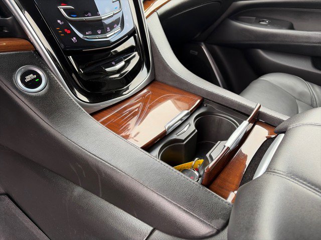 Used 2019 Cadillac Escalade Luxury AWD/4WD image 18