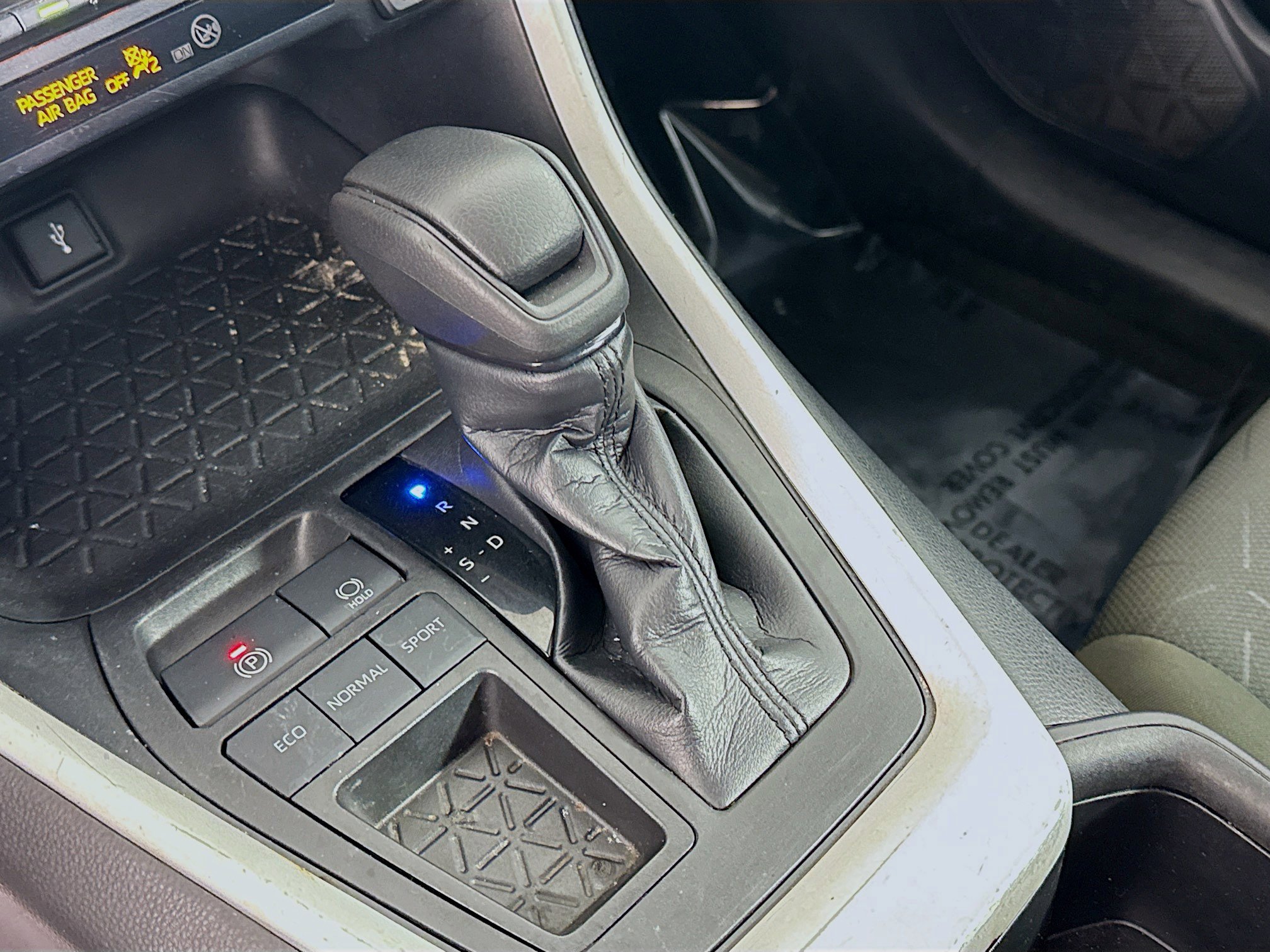 Used 2022 Toyota RAV4 XLE image 20