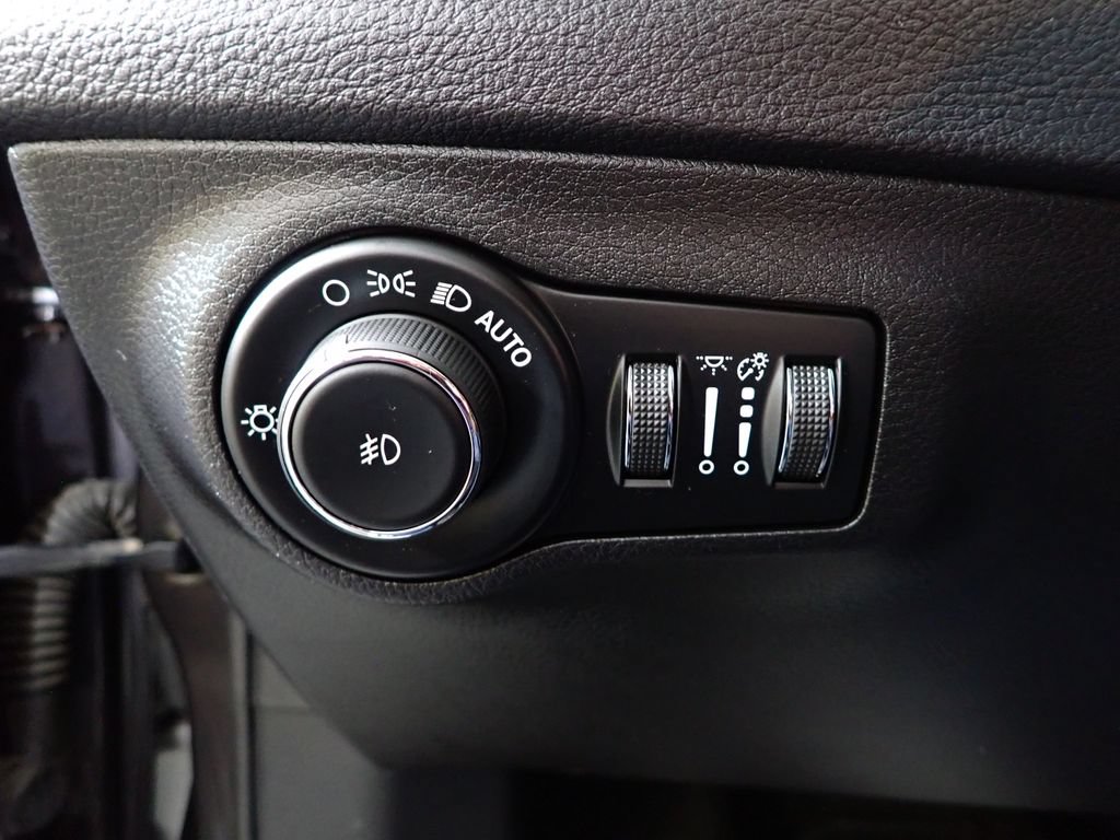 Used 2020 Jeep Compass Limited AWD/4WD image 26