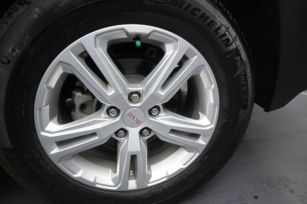 Used 2024 GMC Terrain SLE w/ Driver Convenience Package FWD image 10