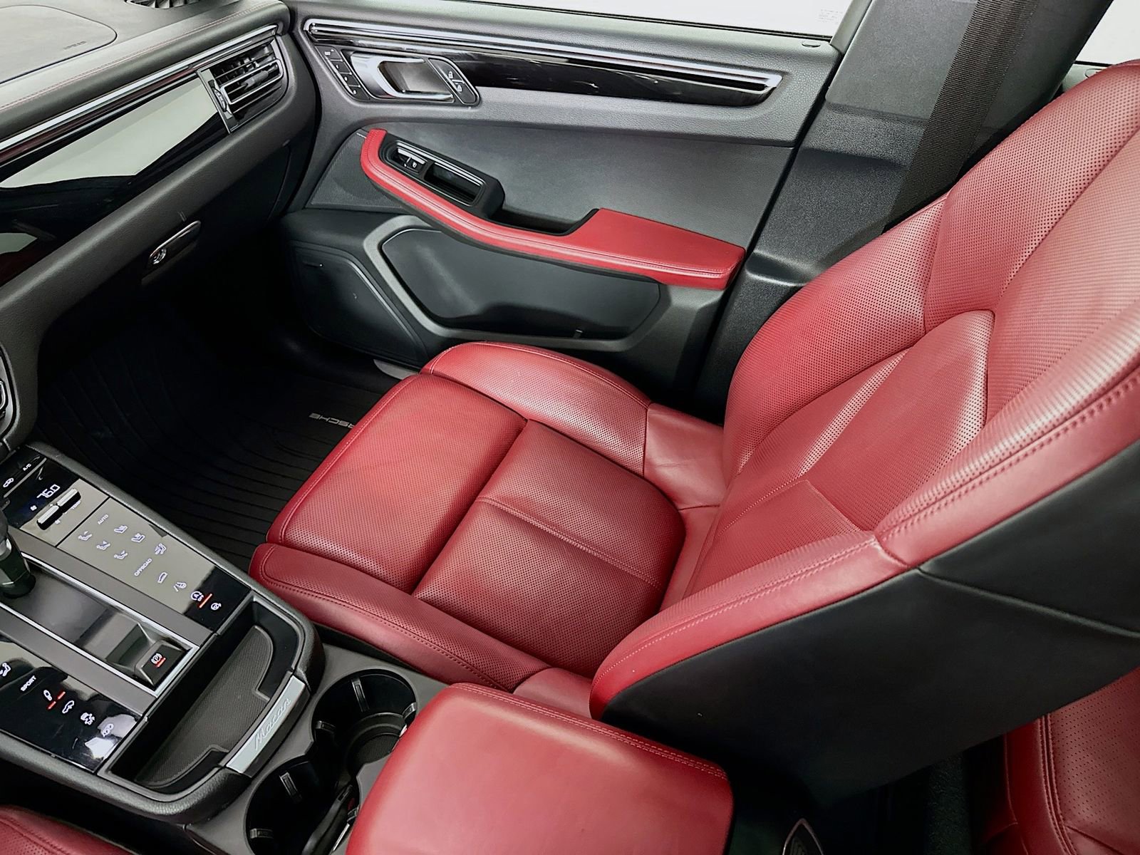 Used 2023 Porsche Macan S image 25