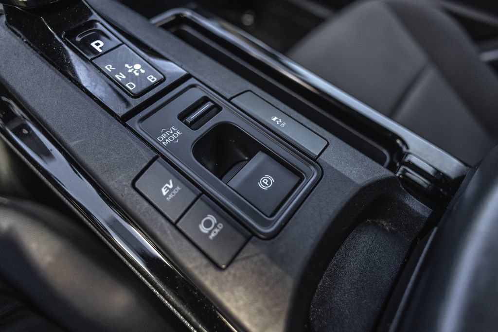 Used 2025 Toyota Prius LE FWD image 16