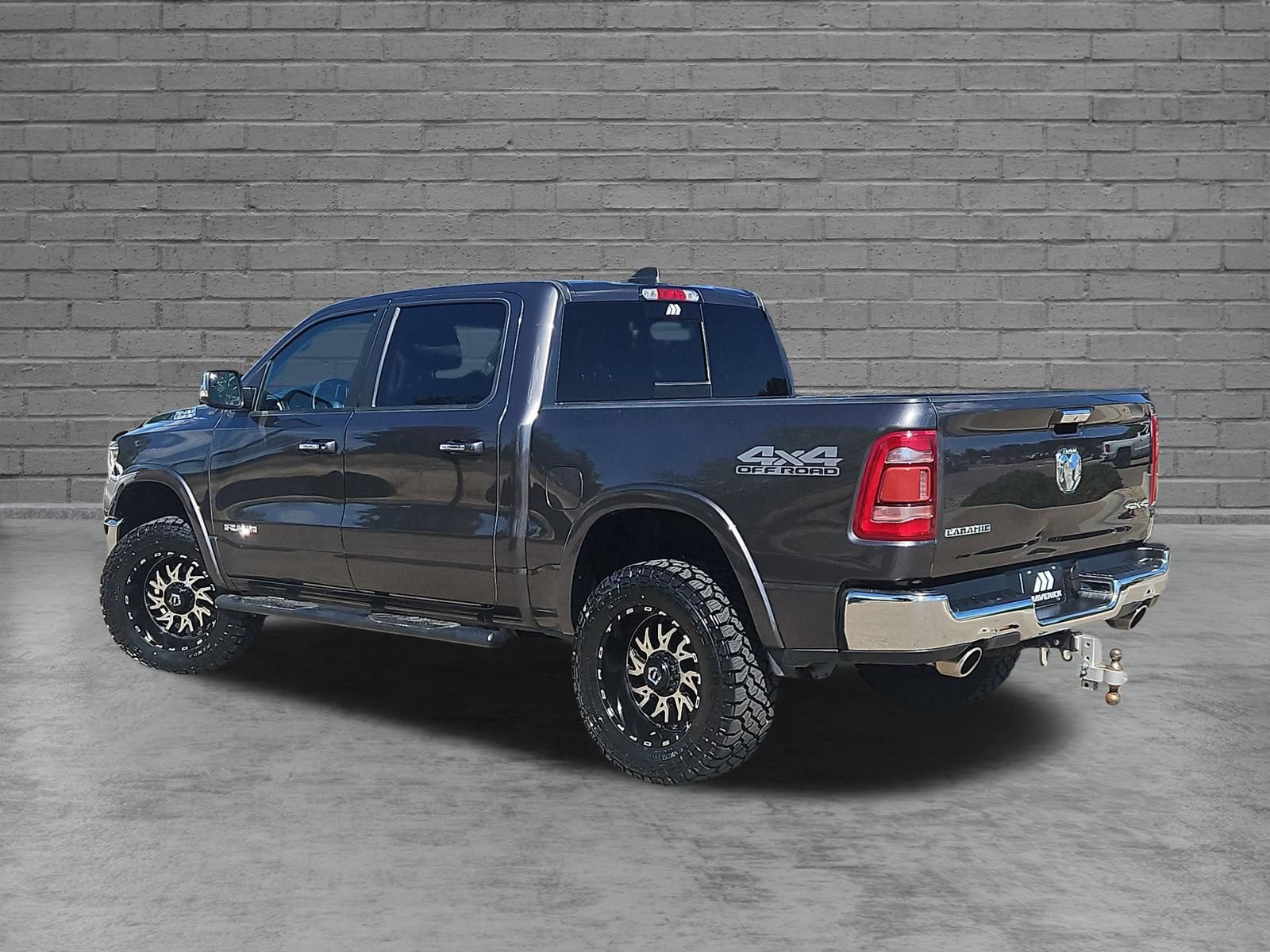 Used 2019 RAM 1500 Laramie w/ Off Road Group AWD/4WD image 4