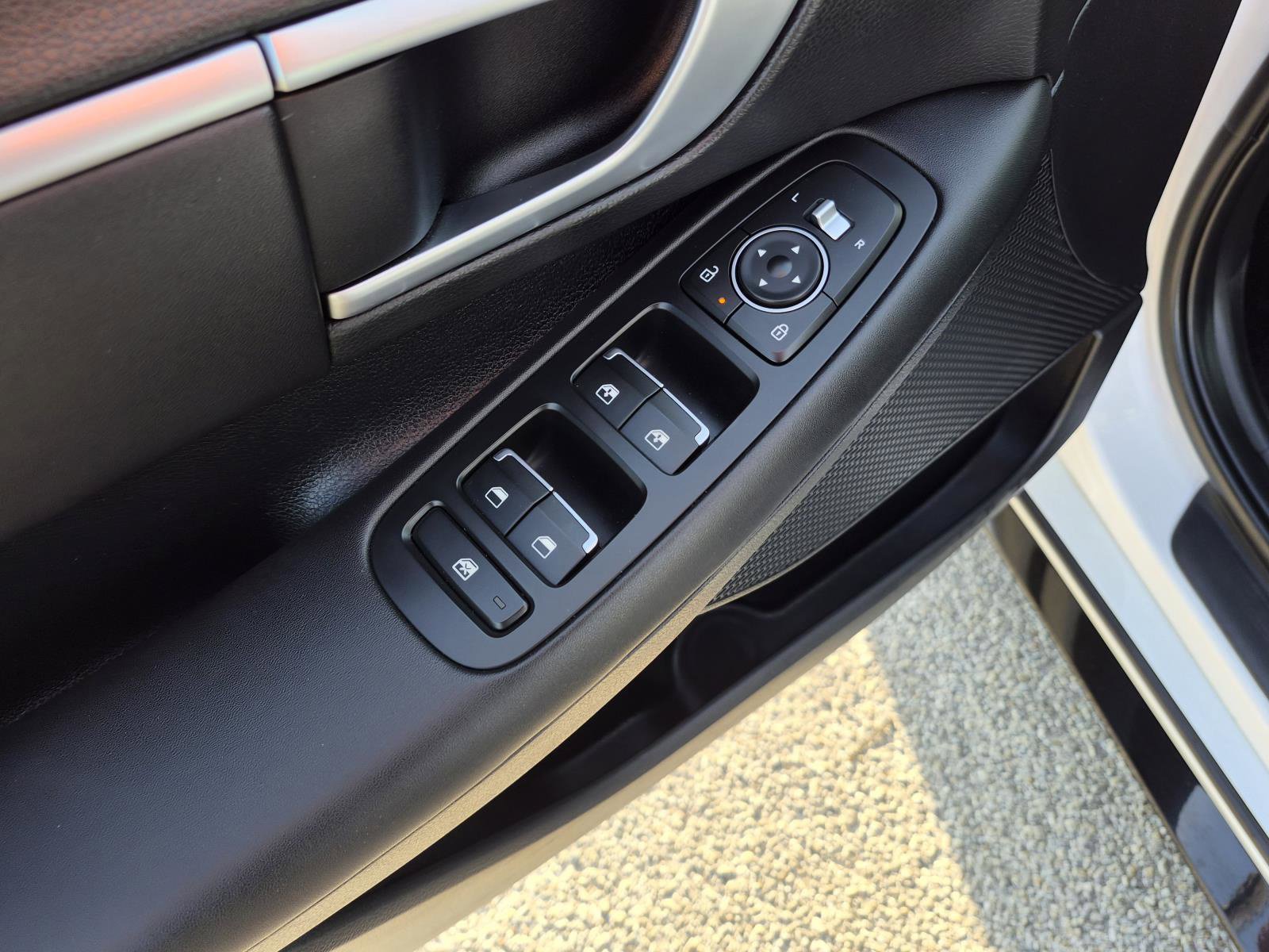 Used 2025 Hyundai Sonata SEL FWD image 18