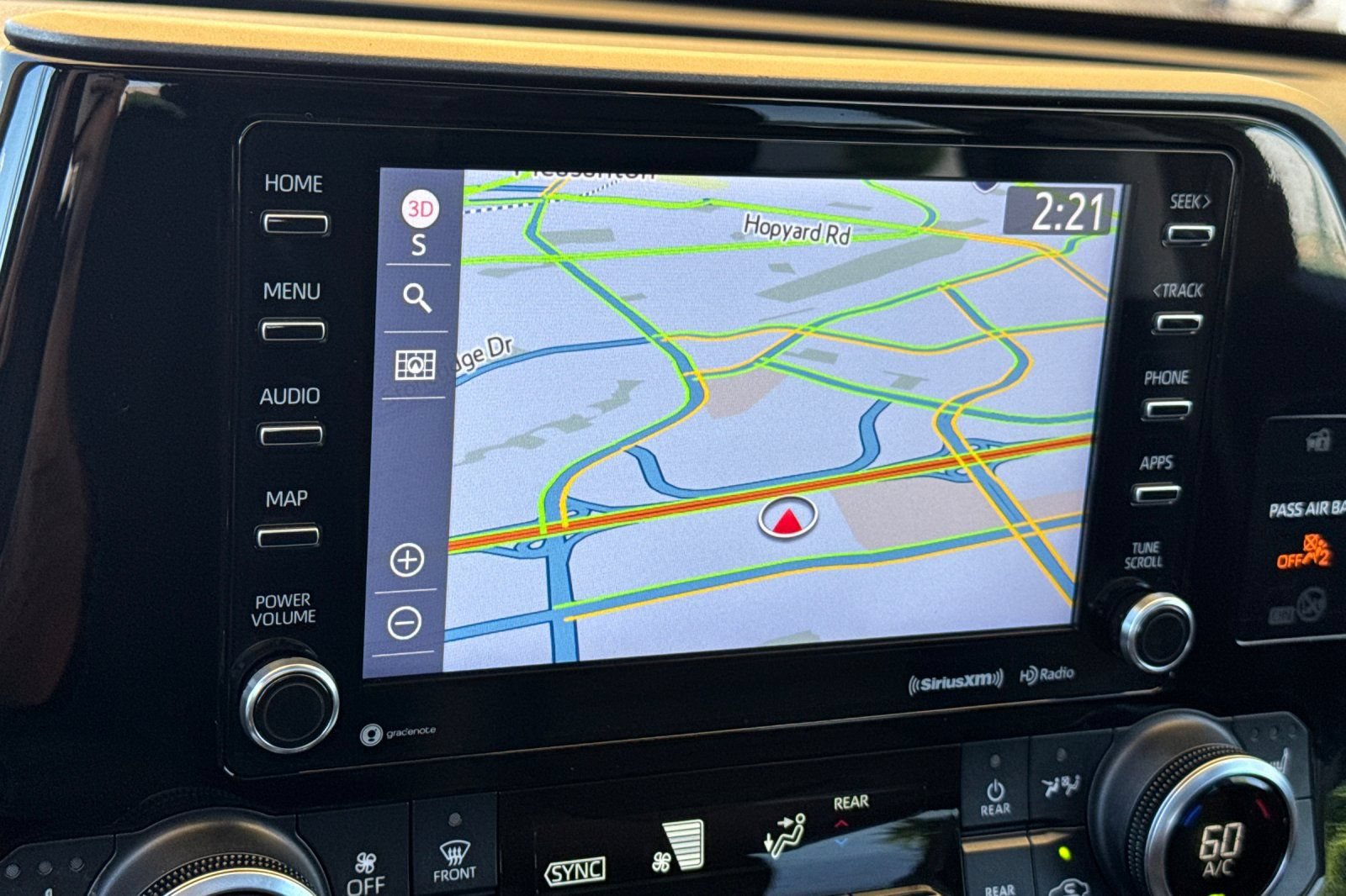 Used 2022 Toyota Highlander XLE FWD image 24