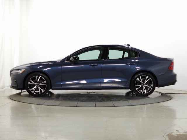 Used 2023 Volvo S60 B5 Core w/ Climate Package image 4