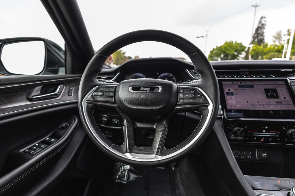 Used 2024 Jeep Grand Cherokee Limited AWD/4WD image 28