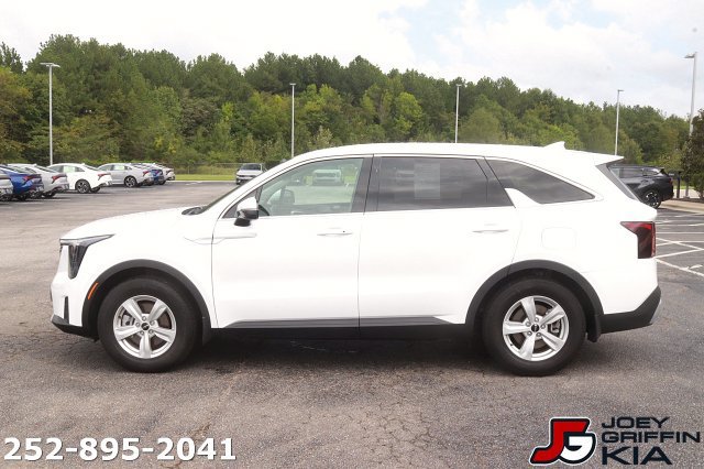 Certified 2026 Kia Sorento LX FWD image 4