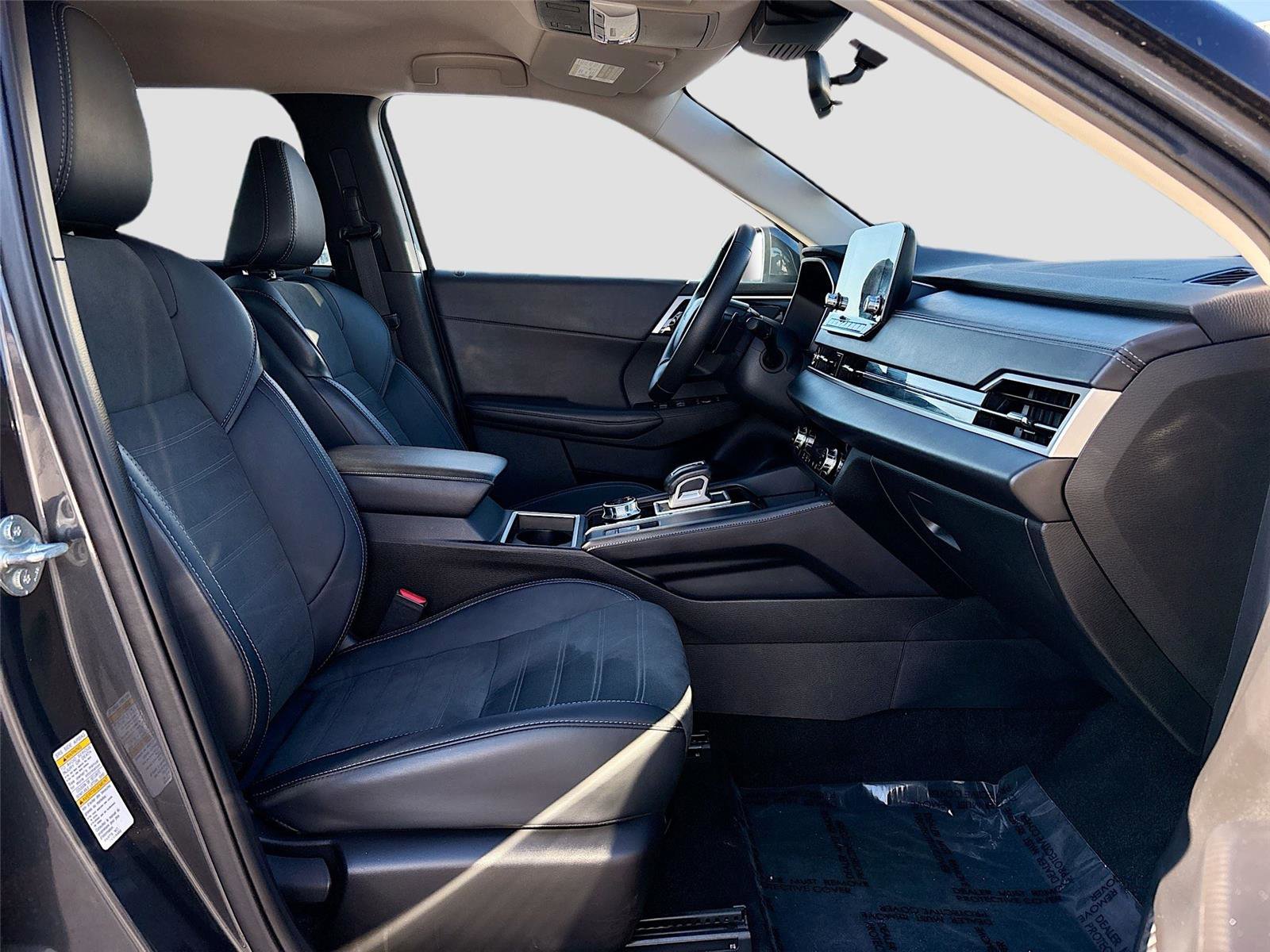 Used 2024 Mitsubishi Outlander SE image 32