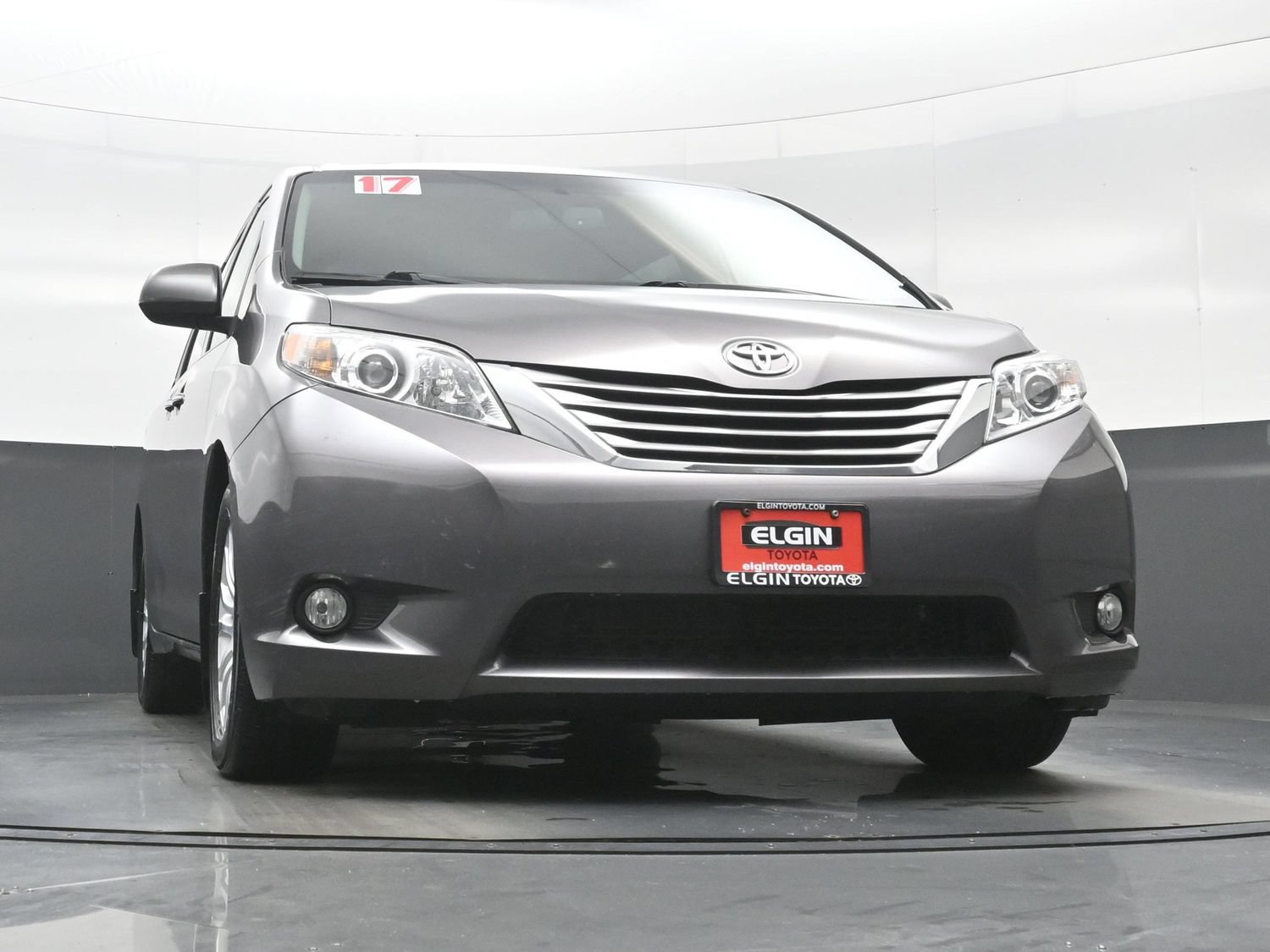 Used 2017 Toyota Sienna XLE w/ XLE Navigation Package FWD image 29