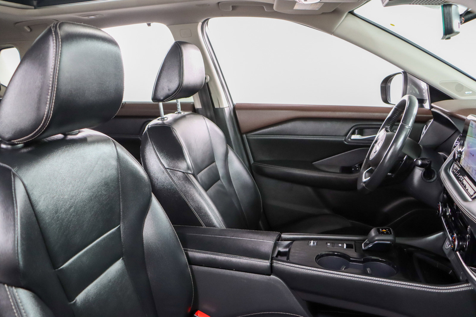 Used 2023 Nissan Rogue SL w/ SL Premium Package image 27