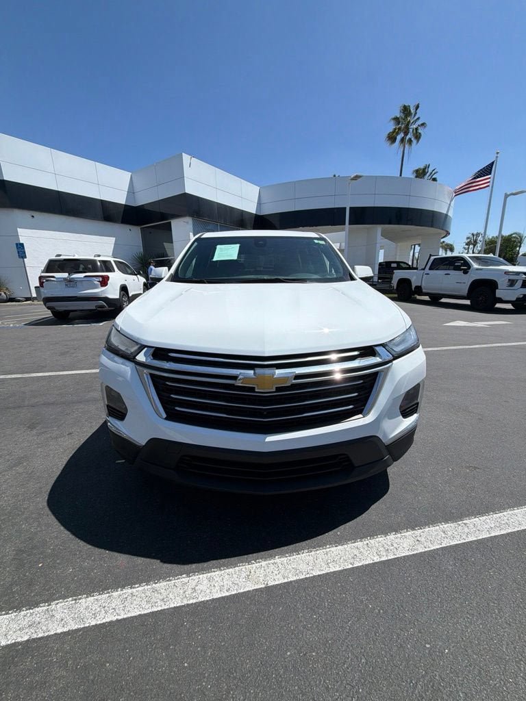 Used 2023 Chevrolet Traverse LT w/ Rear Camera Mirror Package AWD/4WD image 2