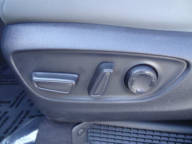 Used 2024 Toyota Sienna XLE FWD image 8