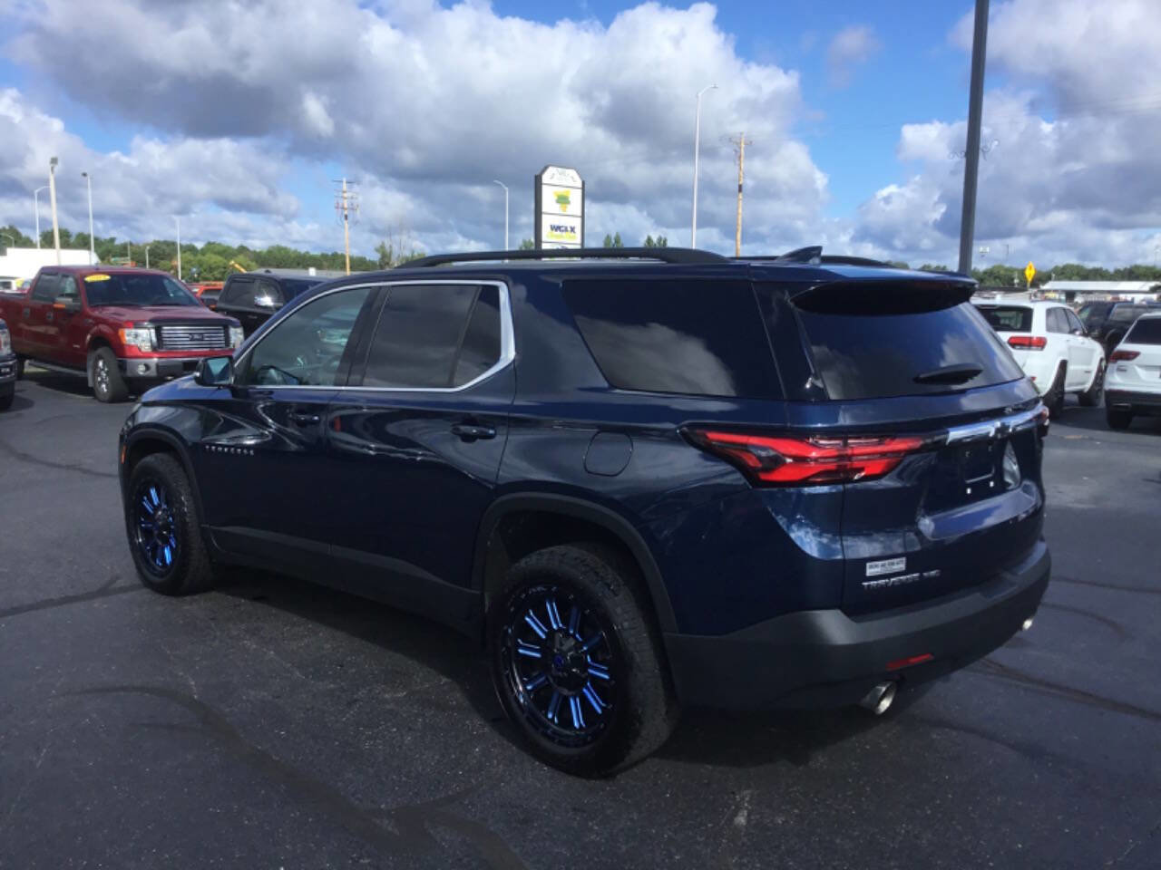 Used 2023 Chevrolet Traverse LT image 7